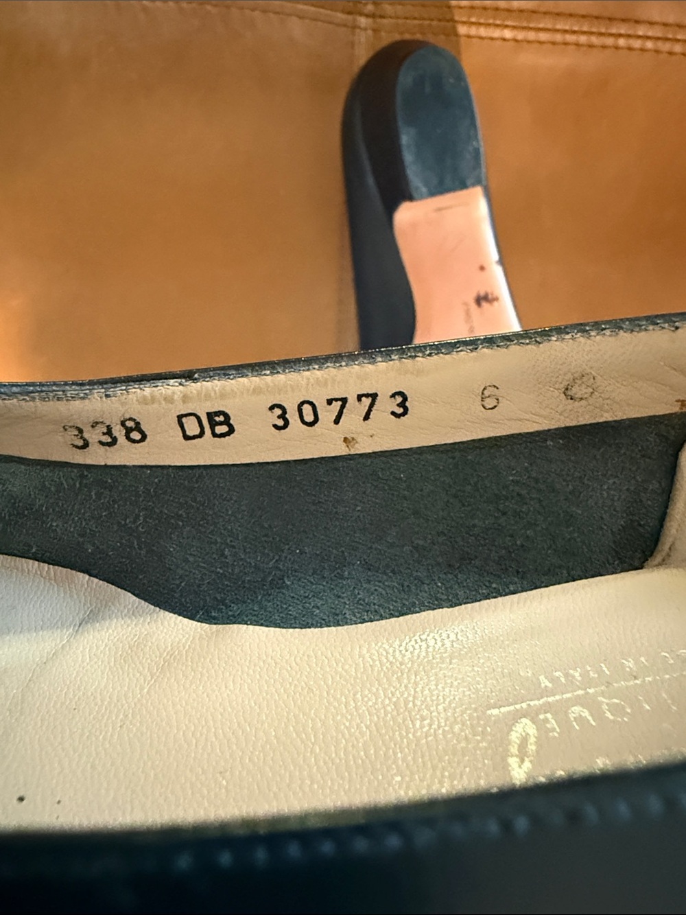 vintage Salvatore Ferragamo Vara pumps in navy leather Sz 6C - Picture 5 of 8